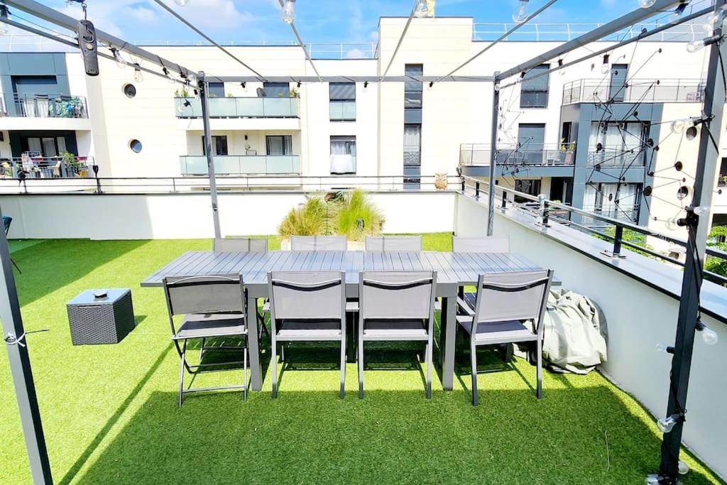 Balkón nebo terasa v ubytování Residence Abraham - Bed and Breakfast Guest Room 2 LaDéfense U-Arena #Parking #Terasse #Fibre #Netflix
