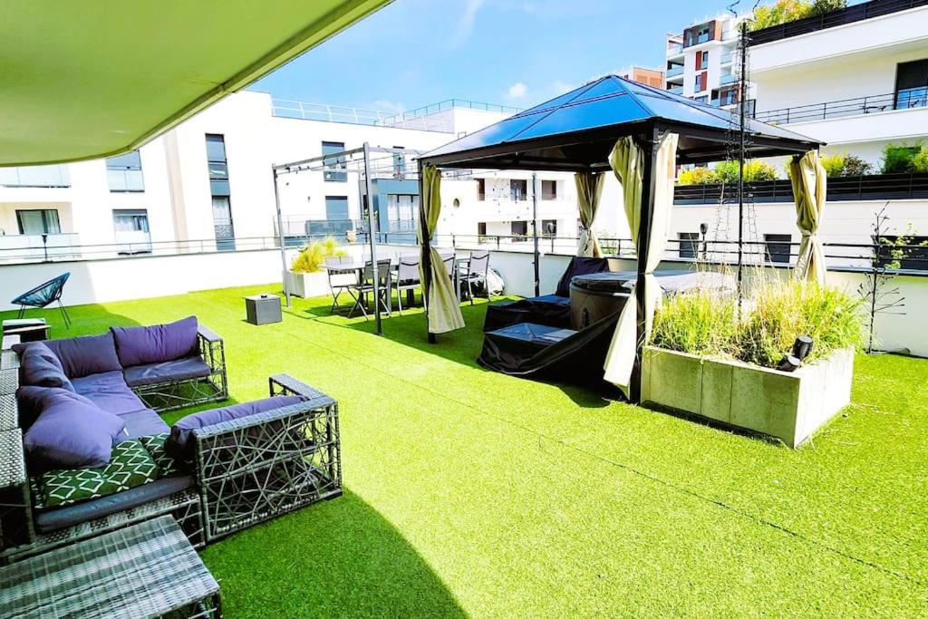 Zahrada ubytování Residence Abraham - Bed and Breakfast Guest Room 2 LaDéfense U-Arena #Parking #Terasse #Fibre #Netflix