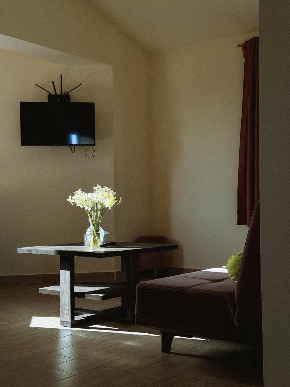 TV a/nebo společenská místnost v ubytování Sevan - Artanish Beach Resort