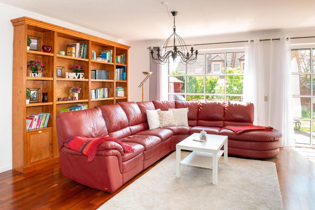 a brown leather couch in a living room with a table at Ferienhaus Eisenach in Eisenach