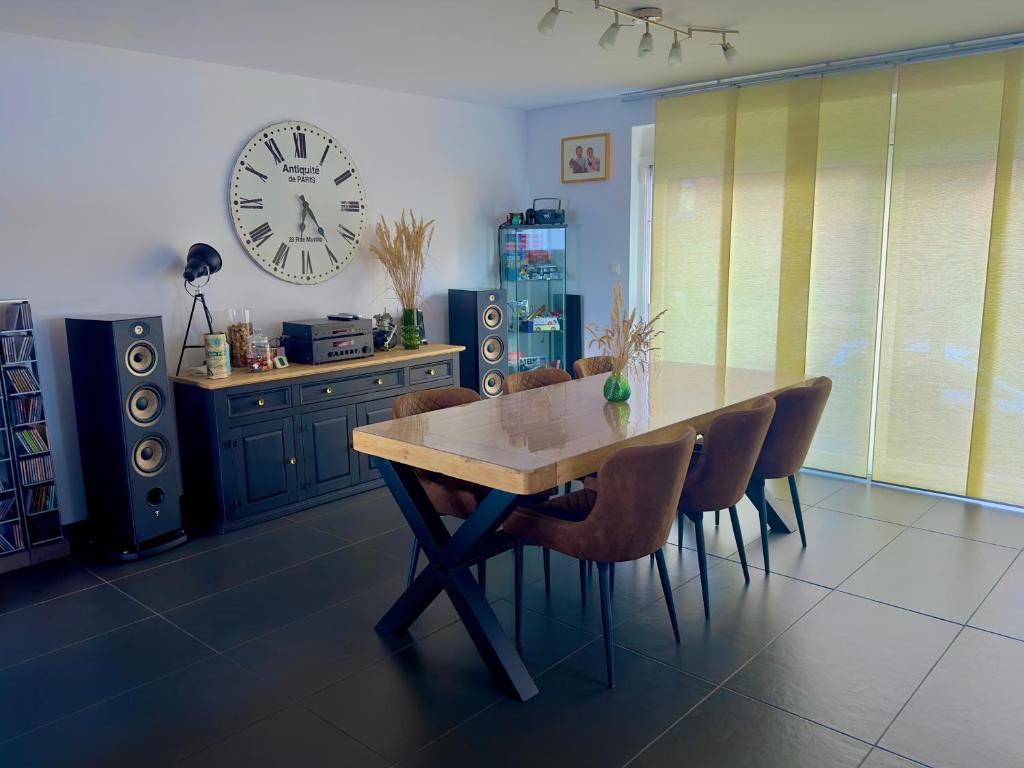 Kuchyň nebo kuchyňský kout v ubytování B&B Chez l'habitant Chambre Privative Sur La Route Des Vins Tv Parking box vélo
