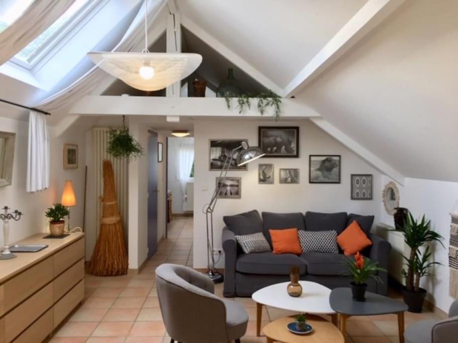 a living room with a blue couch and chairs at «  La PETITE MAISON » ....Des grands espaces... in Saint-Maur-des-Fossés