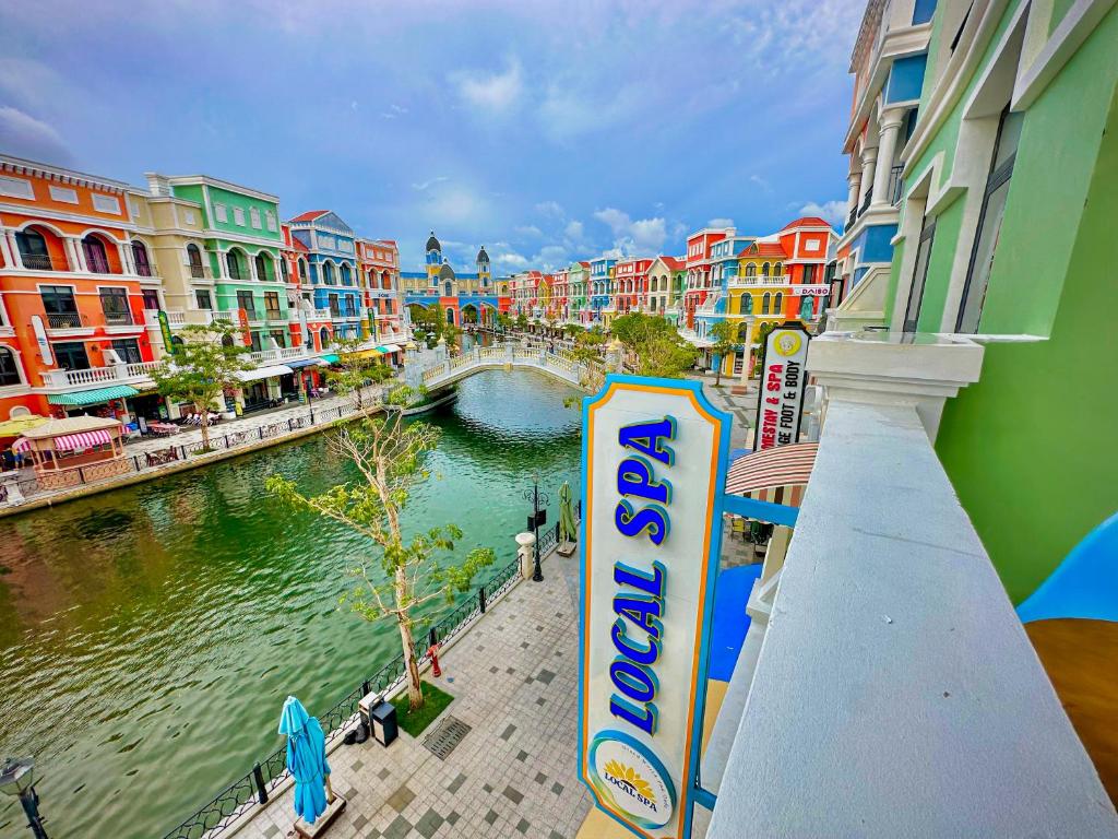 Fotografia z galérie ubytovania Local Spa Mini Hotel Grand World River View v destinácii Phú Quốc