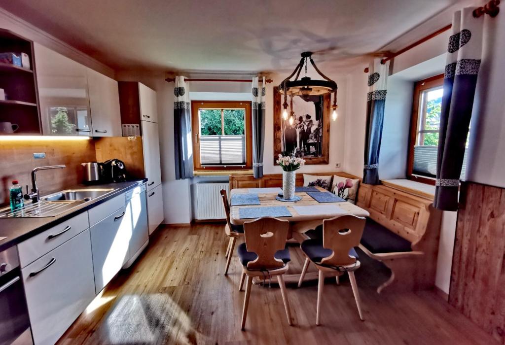 Kuchyňa alebo kuchynka v ubytovaní Haus DiRol
