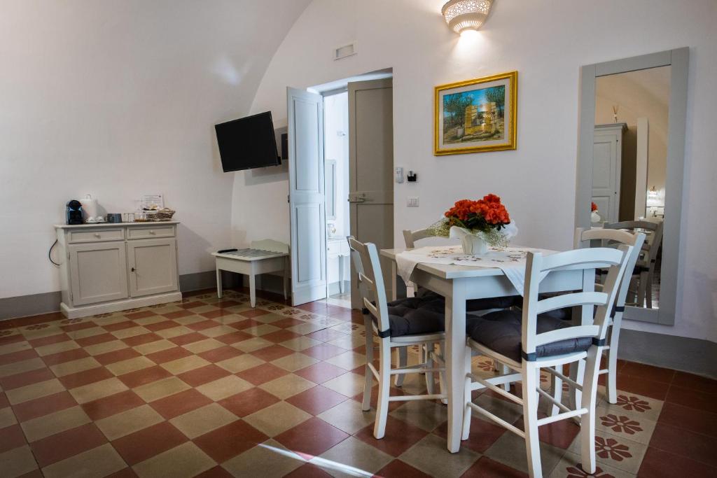 Televízia a/alebo spoločenská miestnosť v ubytovaní Le Finestre Su Porta Carrese - Luxury Rooms