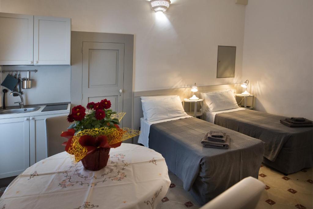 Posteľ alebo postele v izbe v ubytovaní Le Finestre Su Porta Carrese - Luxury Rooms