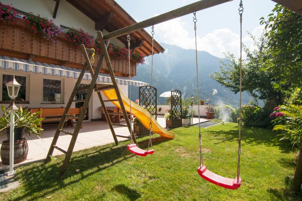 Plac zabaw dla dzieci w obiekcie Gasthaus Jaufenblick