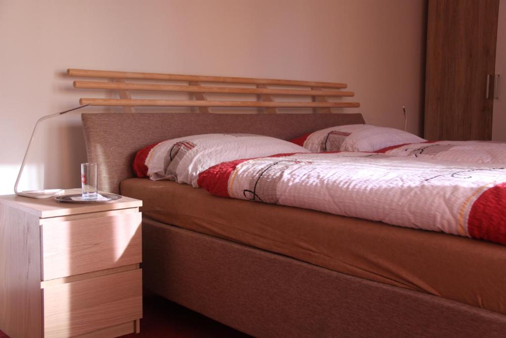 Postel nebo postele na pokoji v ubytování Guest House Krpole