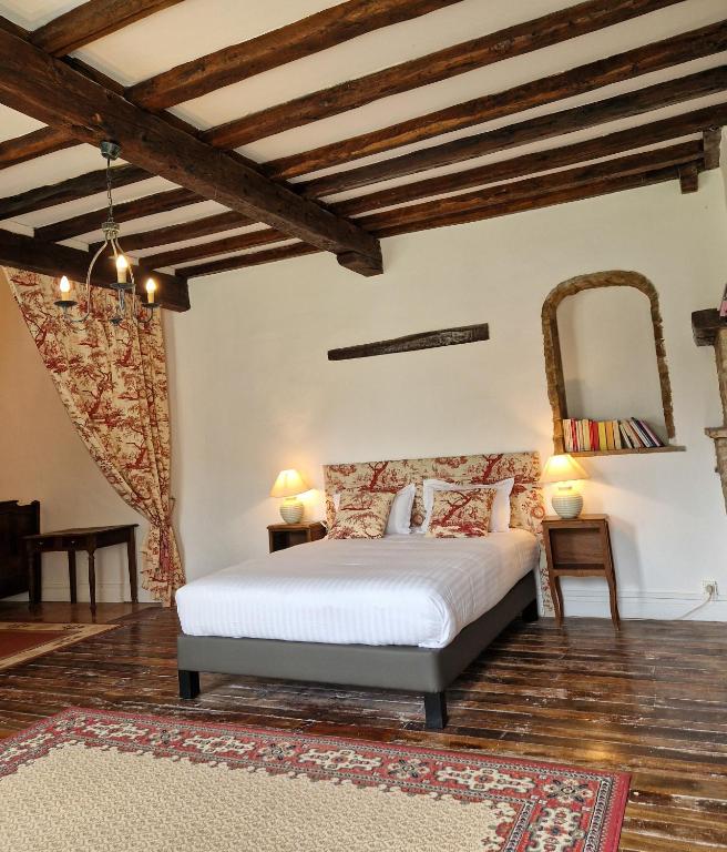 Postel nebo postele na pokoji v ubytování Le Manoir de Lisle