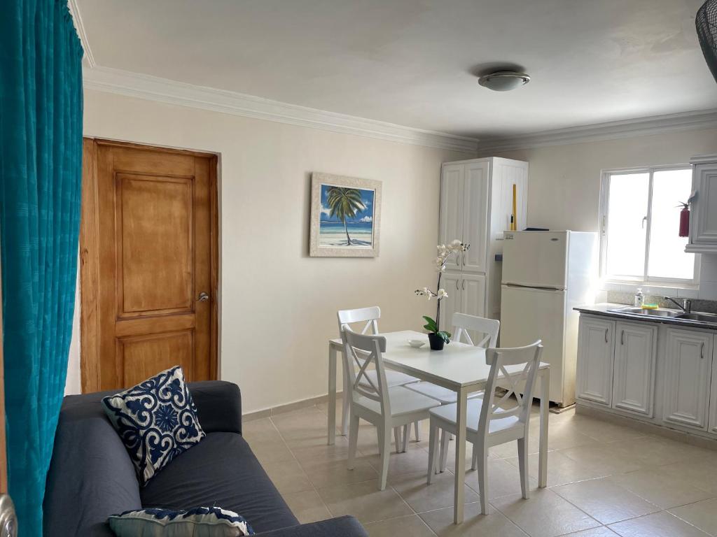 Kuchyň nebo kuchyňský kout v ubytování Karimar Beach Condo Hotel
