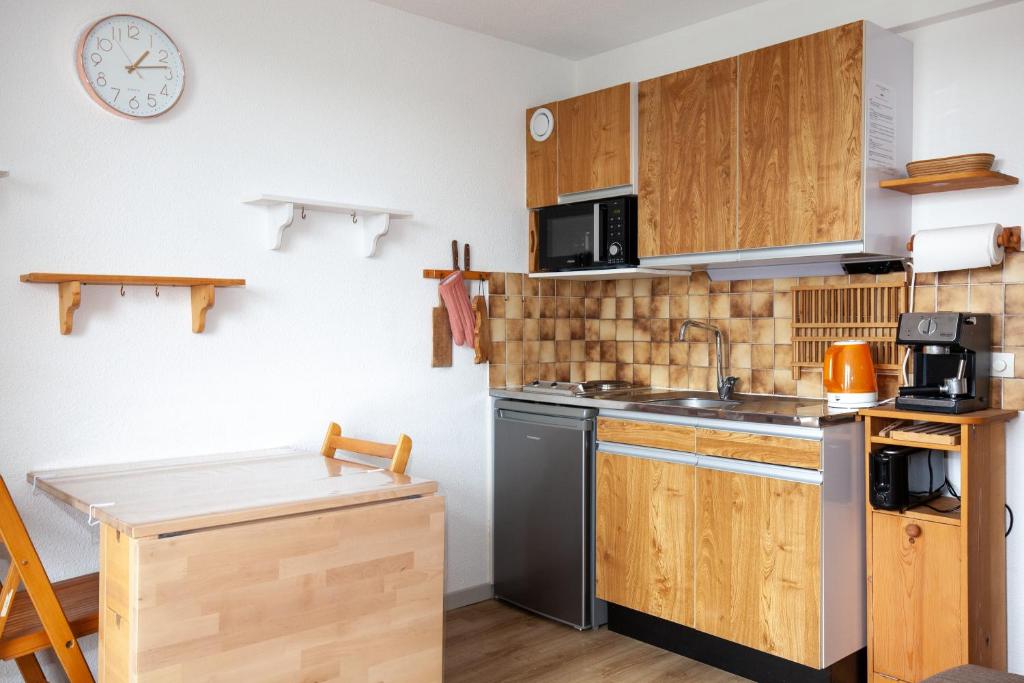 Kuchyňa alebo kuchynka v ubytovaní Studio 24m2, 1 chambre pied des pistes