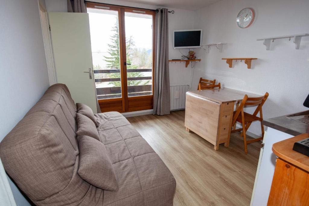Televízia a/alebo spoločenská miestnosť v ubytovaní Studio 24m2, 1 chambre pied des pistes