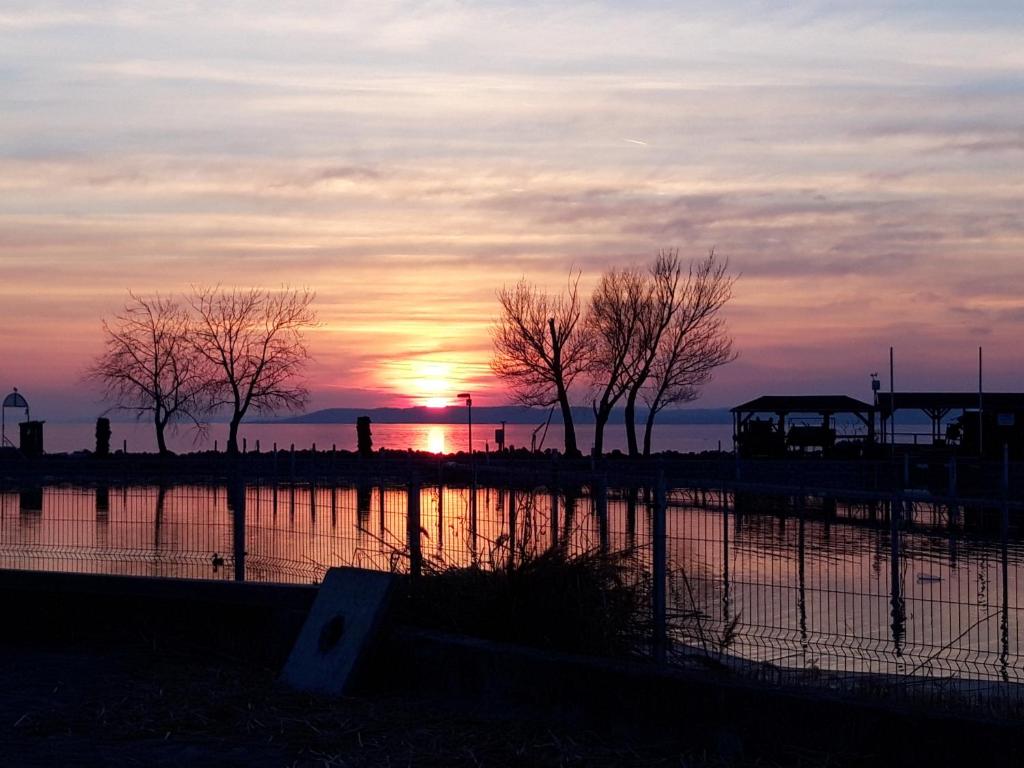 Csillavilla Siófok-Balatoszéplak 8600 Siófok, Vasút sor kép - 1