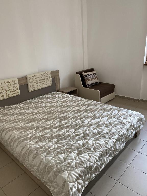 A bed or beds in a room at Blue Summer