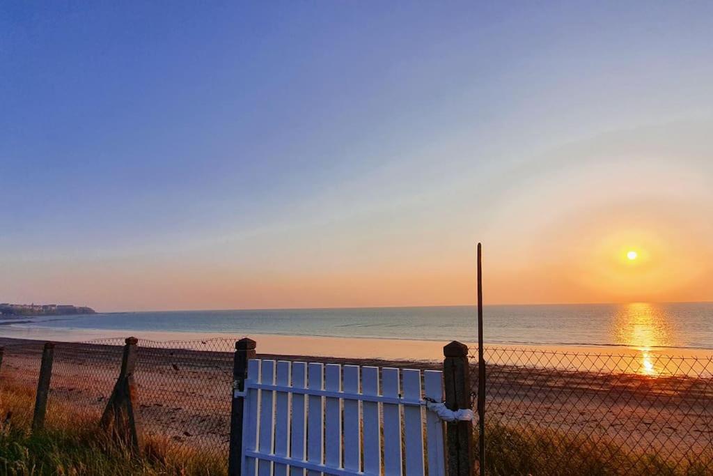 Photo de la galerie de l'établissement House with beach access, à Donville-les-Bains