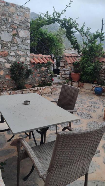 Patio nebo venkovní prostory v ubytování 200 year old 'Kamara Suite' with private garden