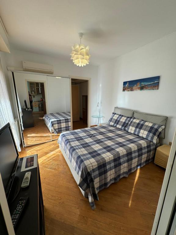 a bedroom with two beds and a desk with a computer at Appartamento Silvia in Santa Veneranda