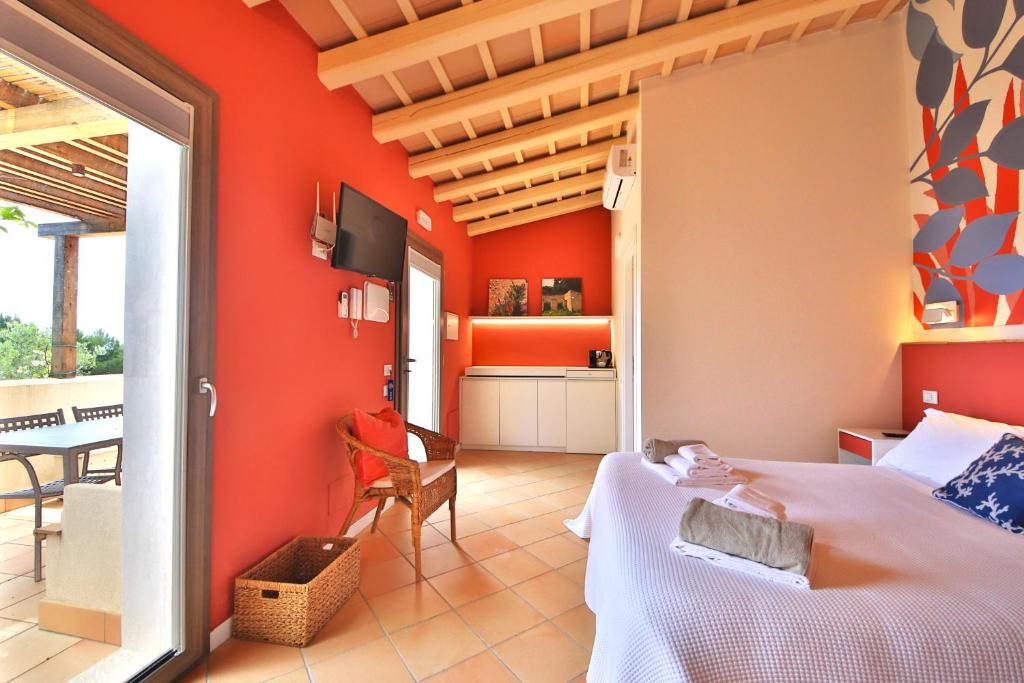 Posteľ alebo postele v izbe v ubytovaní Dolcevita Egadi Eco Resort