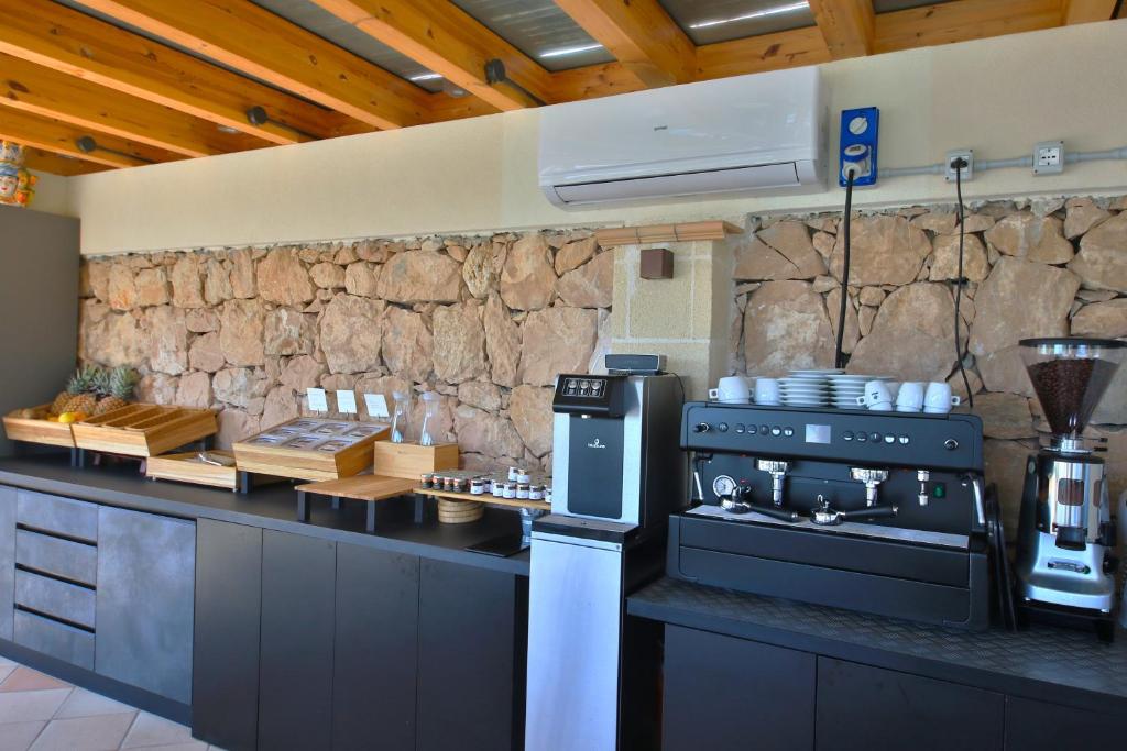 Príslušenstvo na prípravu kávy alebo čaju v ubytovaní Dolcevita Egadi Eco Resort