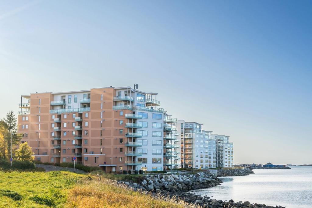 a large apartment building next to a body of water at Panoramisk leilighet 2 in Bodø