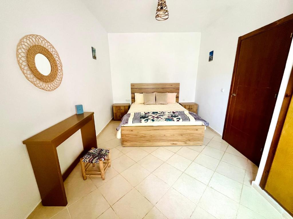Postel nebo postele na pokoji v ubytování Appartement centre oued laou avec piscine été