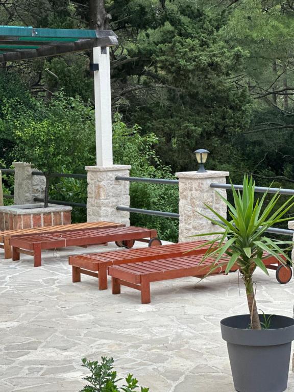 Vonkajšia záhrada v ubytovaní Holiday Home Nugal Makarska 2+2