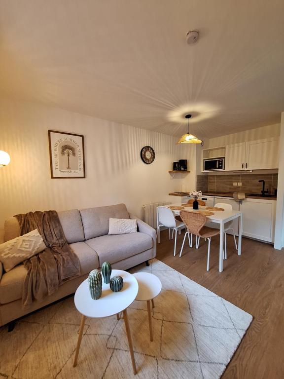 Kuchyň nebo kuchyňský kout v ubytování Appartement cosy refait à neuf, linge fourni