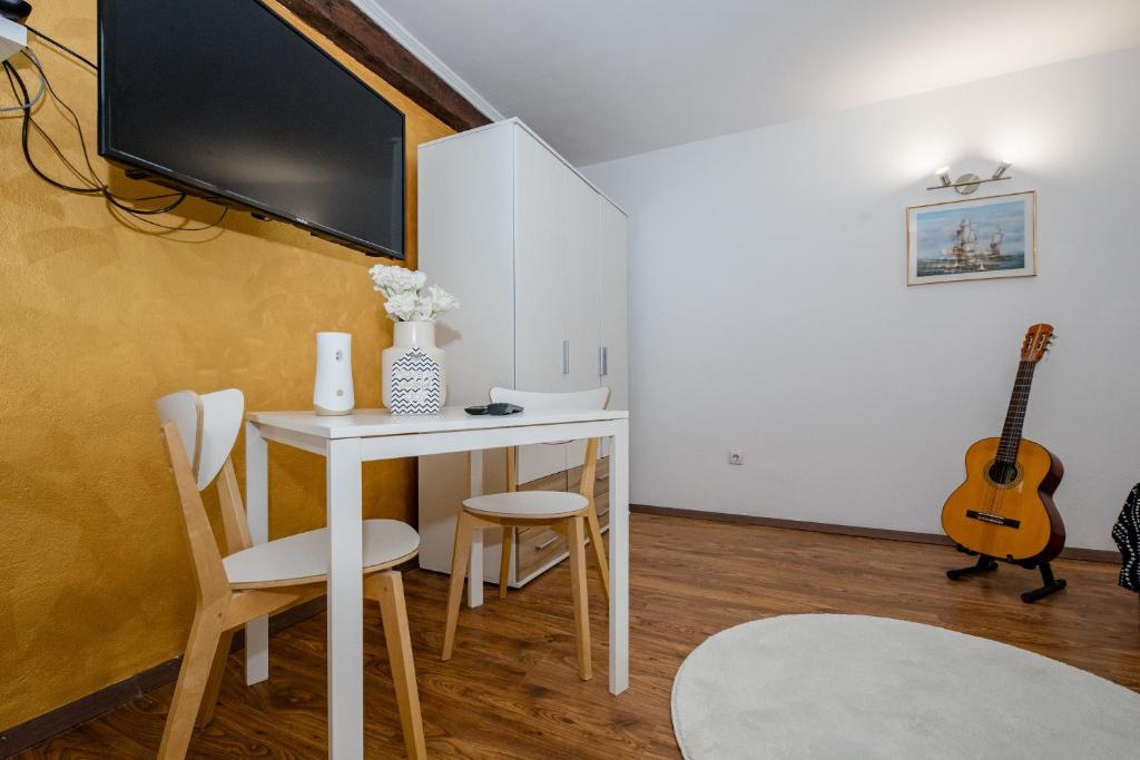 TV a/nebo společenská místnost v ubytování Villa Silente