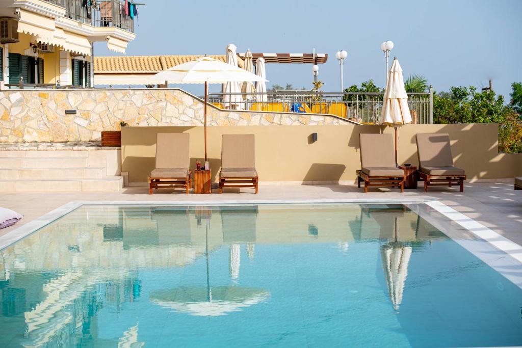 Bazén v ubytování Maria Resort Parga nebo v jeho okolí