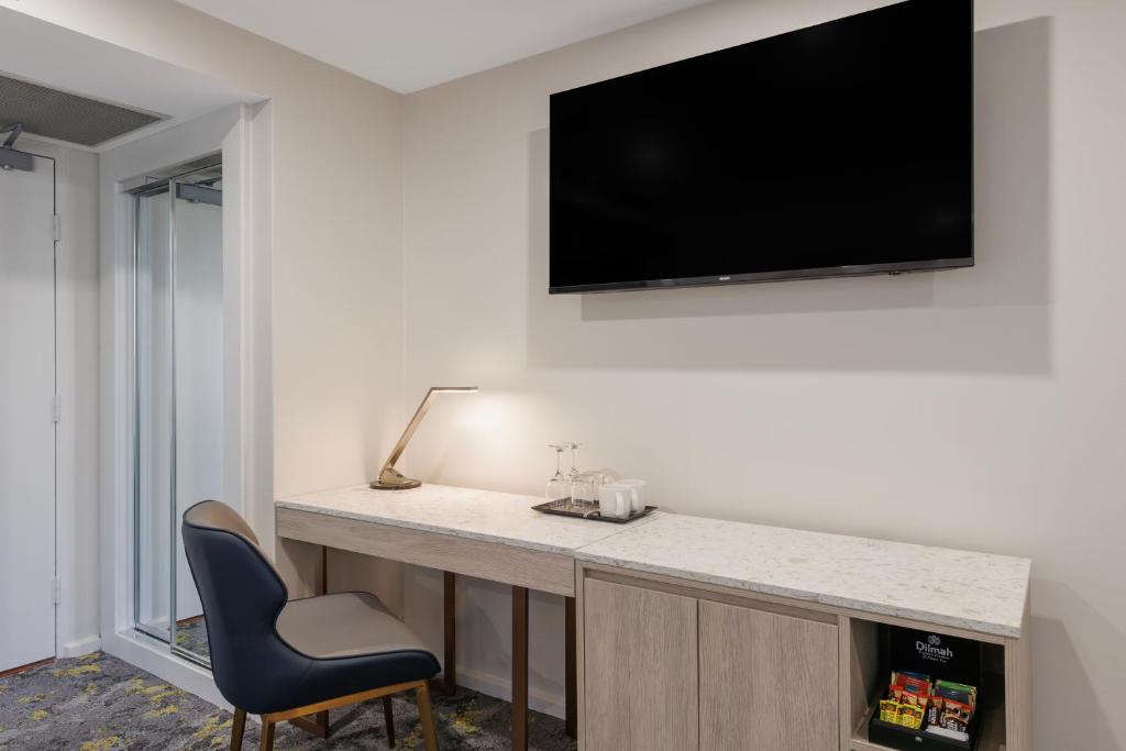Hotel Grand Chancellor Melbourne - Superior Queen Room