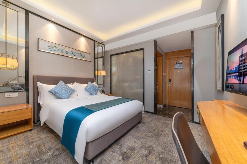 Postel nebo postele na pokoji v ubytování Sun Garden Hotel