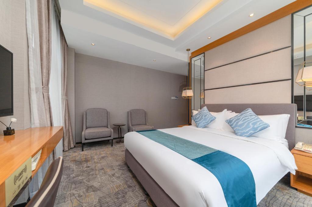 Postel nebo postele na pokoji v ubytování Sun Garden Hotel