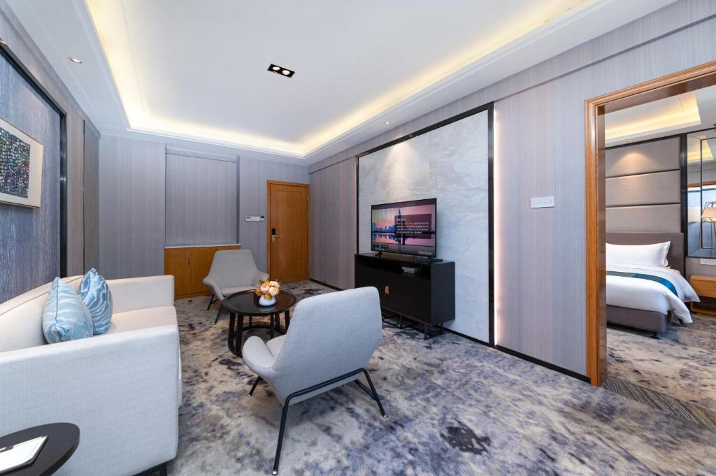 TV a/nebo společenská místnost v ubytování Sun Garden Hotel