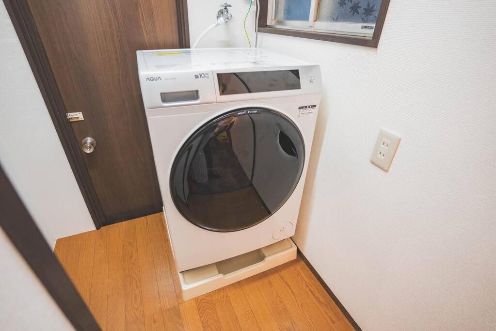 a washing machine in a corner of a room at New! Kamata close Haneda AP - Traditional & Hot Spring in Tokyo