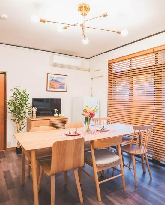 a dining room with a table and chairs at New! Kamata close Haneda AP - Traditional & Hot Spring in Tokyo