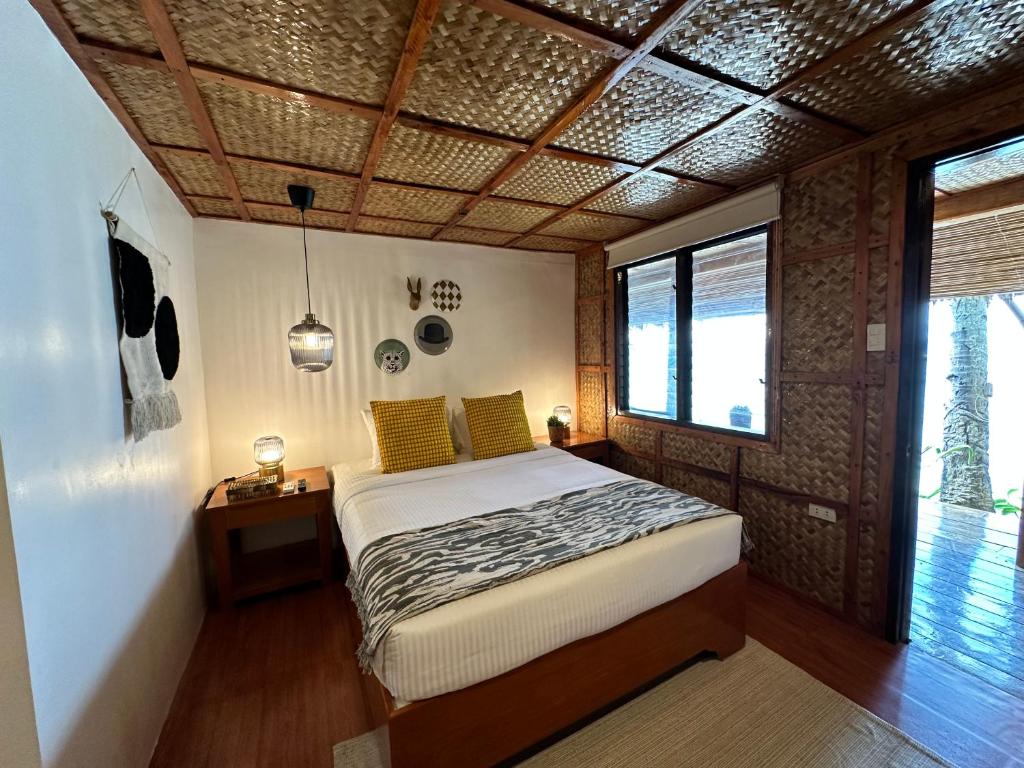 Postel nebo postele na pokoji v ubytování Beach Huts El Nido