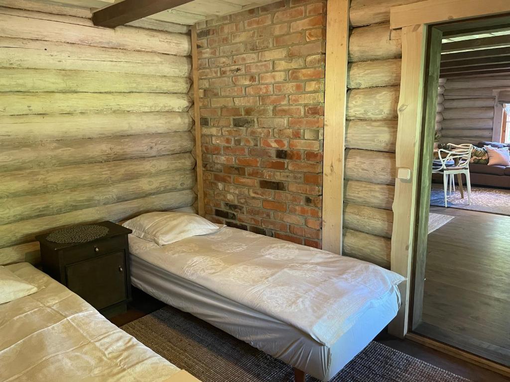 a small room with a bed and a brick wall at Sepasaun in Joaveski
