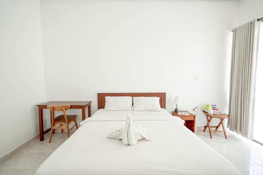 Postel nebo postele na pokoji v ubytování Brisk Homestay Uluwatu RedPartner