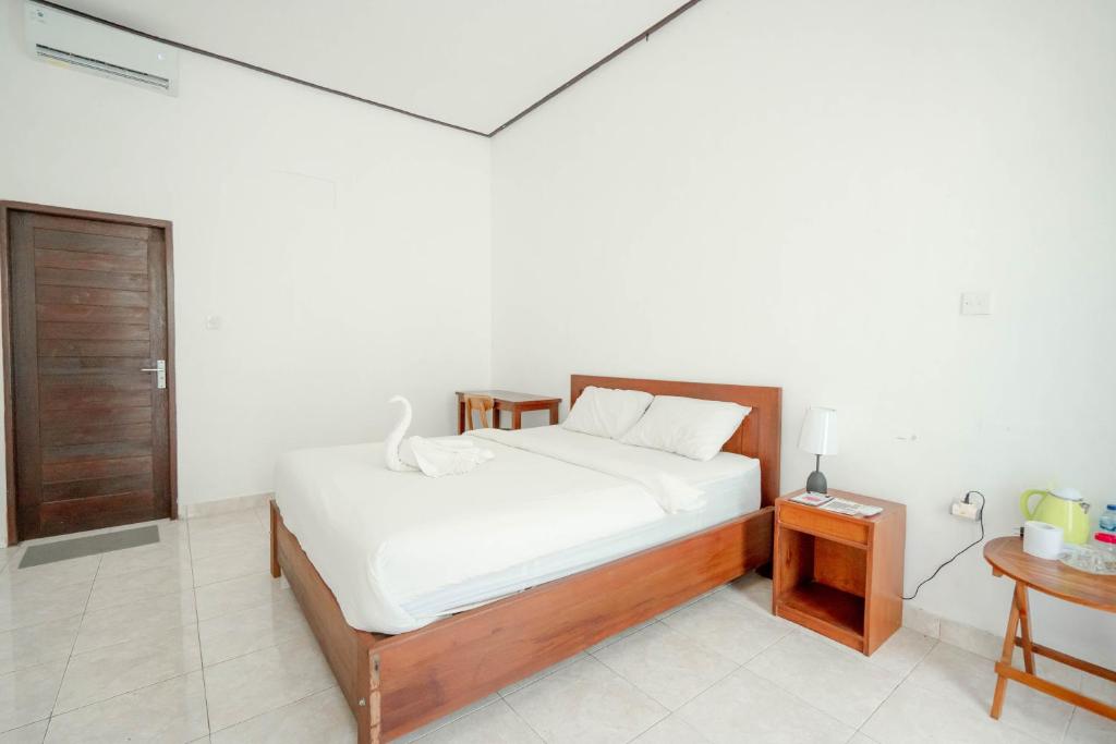 Postel nebo postele na pokoji v ubytování Brisk Homestay Uluwatu RedPartner