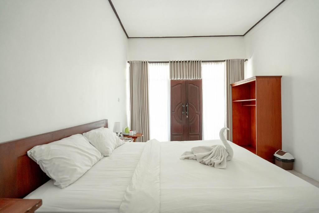 Postel nebo postele na pokoji v ubytování Brisk Homestay Uluwatu RedPartner