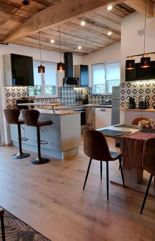 Cucina o angolo cottura di Gite Au pommier fleuri et son "Appart" indépendant