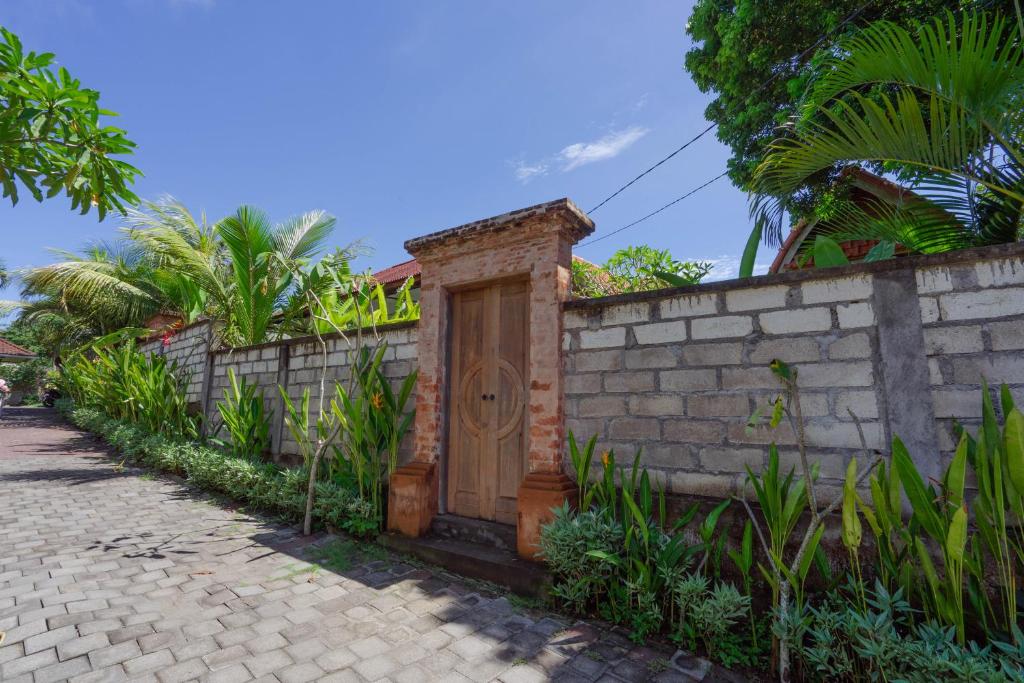 Zahrada ubytování Brisk Homestay Uluwatu RedPartner