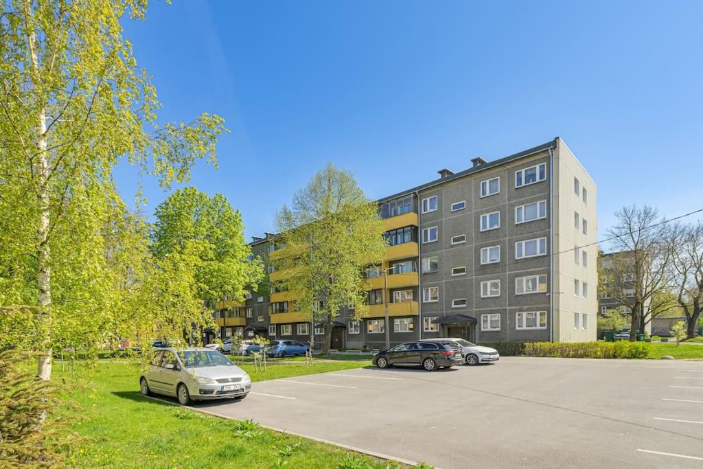 New apartment near the airport, city center in Sikupilli photo