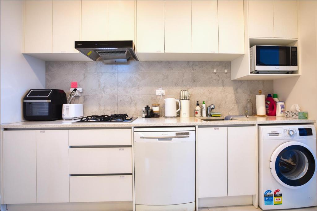 Cozy Retreat on Serene Street - Resim 18