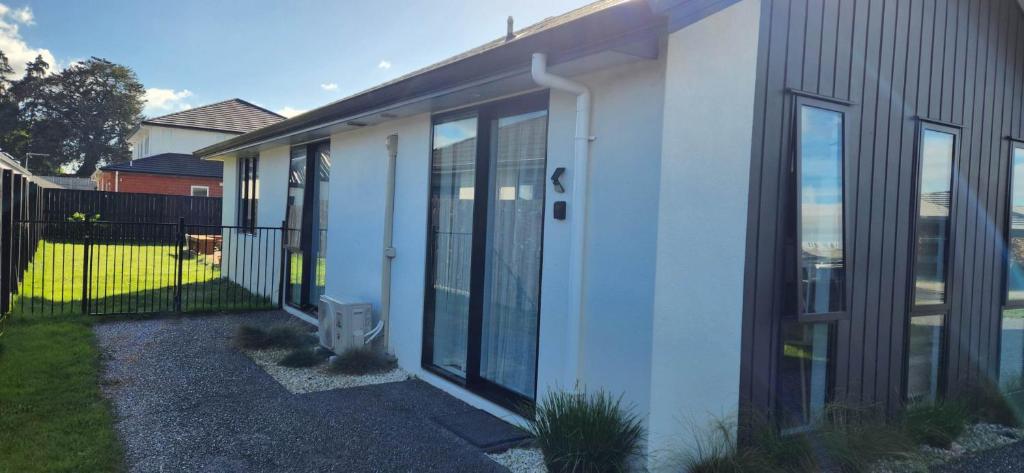 Cozy Retreat on Serene Street - Resim 6