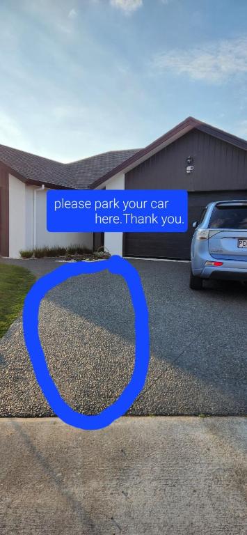 Cozy Retreat on Serene Street - Resim 24