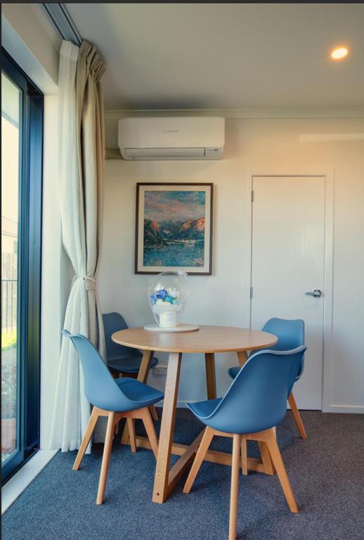 Cozy Retreat on Serene Street - Resim 4