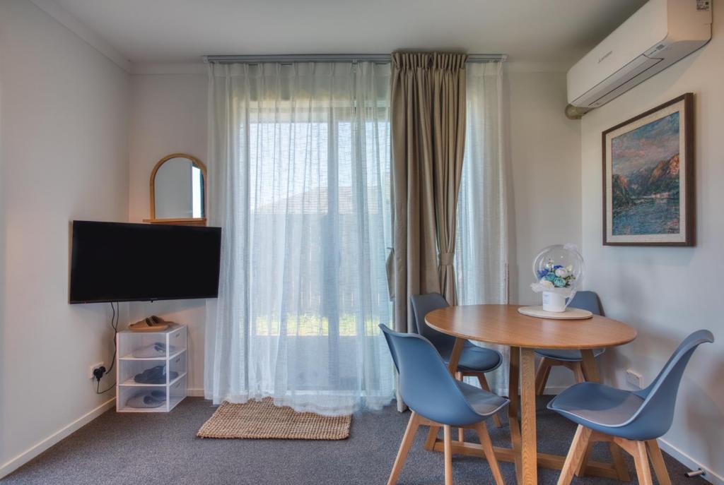 Cozy Retreat on Serene Street - Resim 5