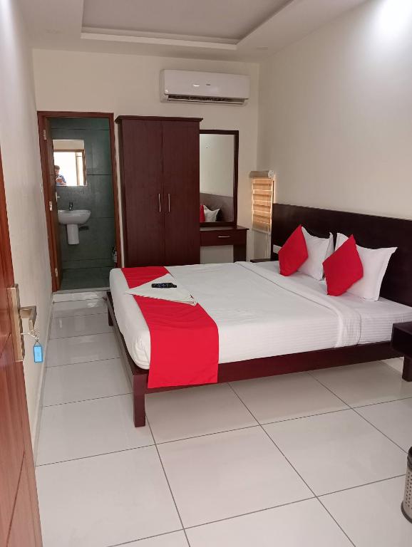 Postel nebo postele na pokoji v ubytování Grace Tourist Home