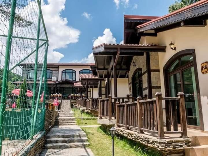 Тодорини Кукли
